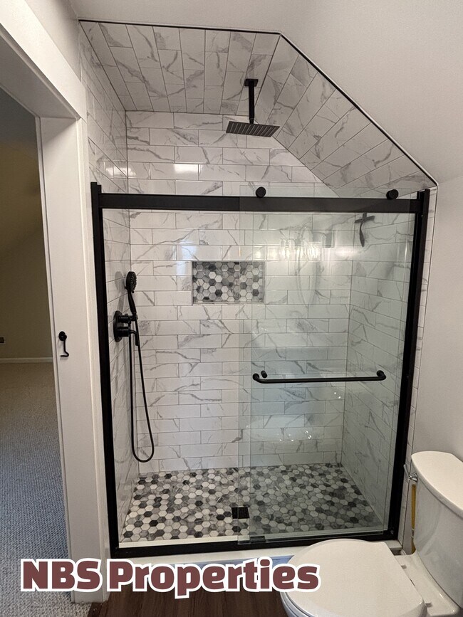 Building Photo - 7404 Foxglove Ln