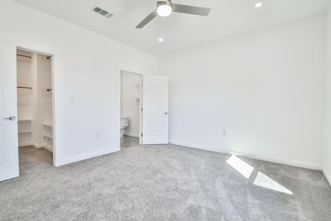 Building Photo - PRE-LEASING FOR JUNE OR JULY! Beautiful Newer Construction Home