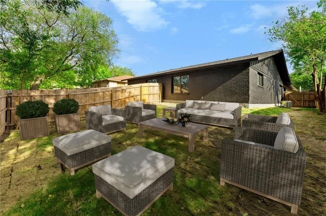 Building Photo - 1605 Rutland Dr