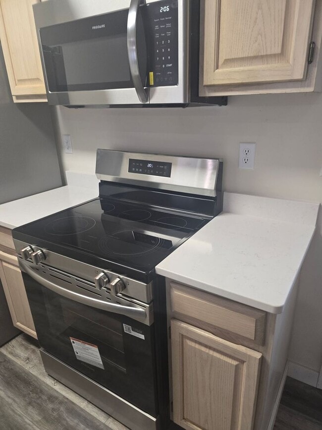 Building Photo - 1958-MF2-E4