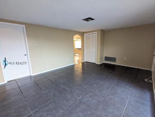 Building Photo - 3136 Pinon Dr