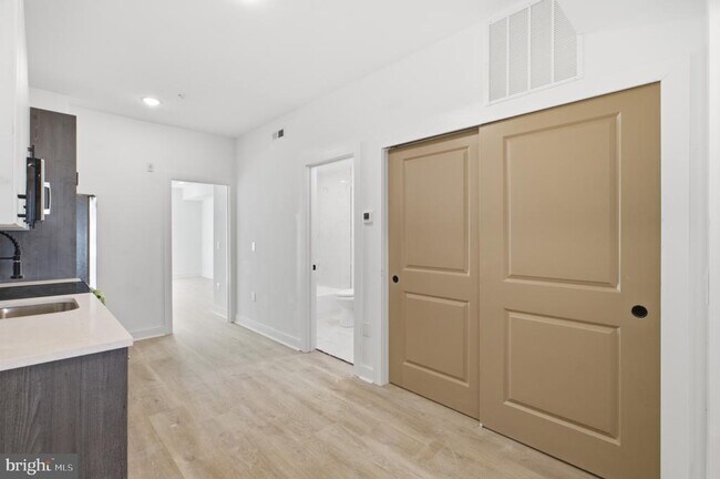 Building Photo - 669 N 39th St