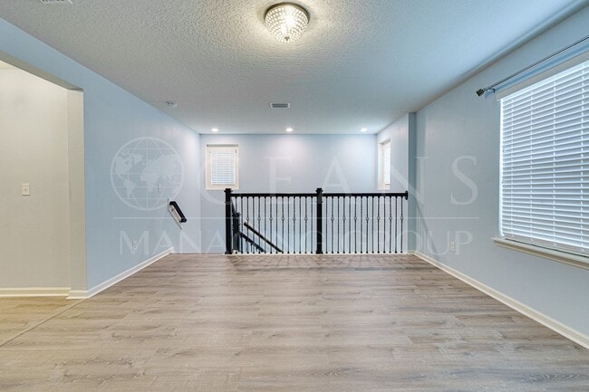 Building Photo - Spacious 4 Bedroom Home with Loft – Prime ...