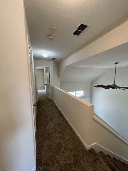 Building Photo - 1208 E Jeffery Dr