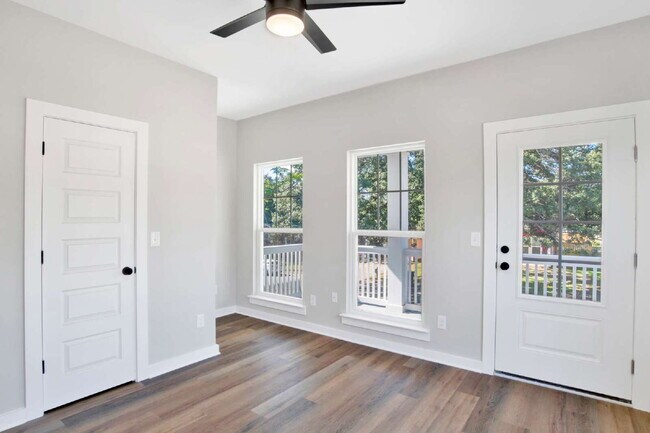 Building Photo - Downtown Pensacola Area 3BR/3BA | Each Bedroom Has Private Bath | Fenced Yard | Water & Lawn Care...