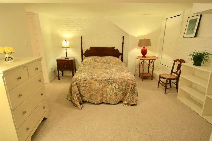 Building Photo - 1713 Riggs Pl NW