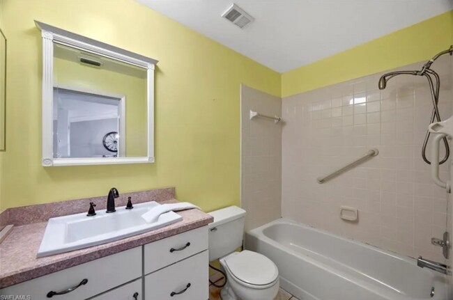 Building Photo - Charming 2 Bed 2 Bath Condo in Naples COMING SOON