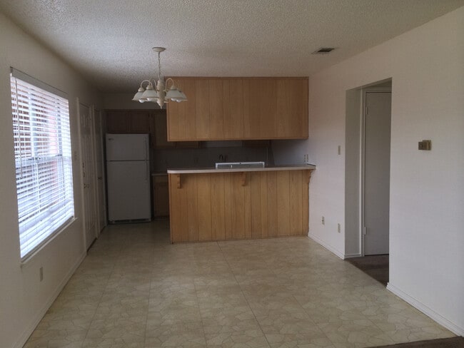 Building Photo - 9007 Woodgate Cir E