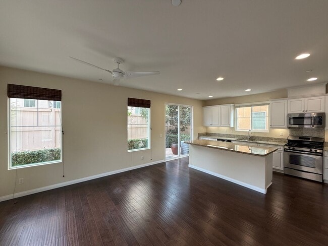 Building Photo - Great 3B/2.5BA House in Gated San Elijo Hills Community!