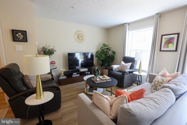 Building Photo - 1424 Falcon Nest Ct