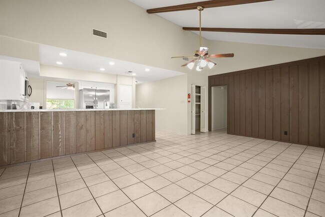 Building Photo - 7302 Sevilla Dr