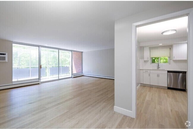 Building Photo - 2 Stonehill Dr