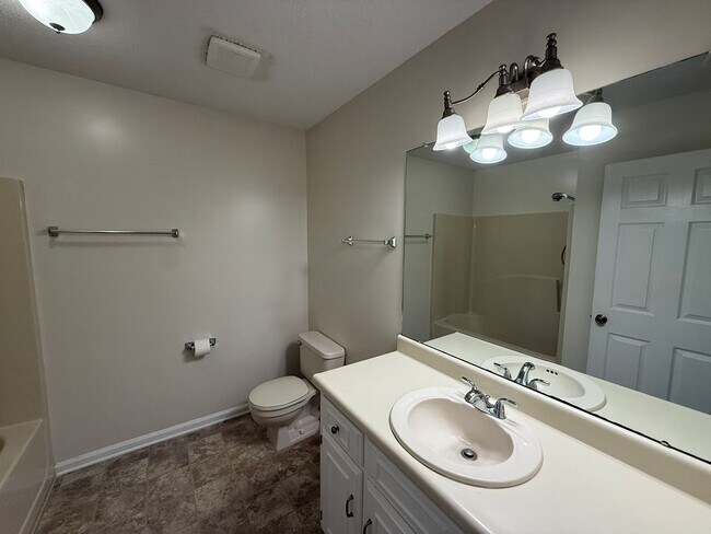 Building Photo - 512 Whistlestop Cir