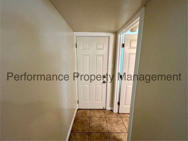 Building Photo - Charming 3 Bed/2 Bath Home w/ Large Yard