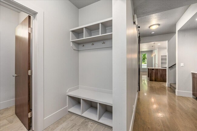 Building Photo - 2758 S Honeycomb Way