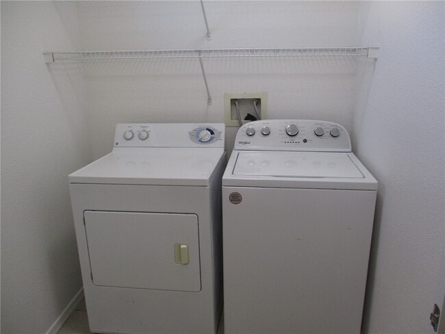 Building Photo - 3870 Coyote Ct