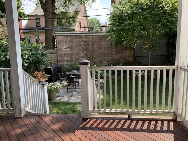 Building Photo - 27 Cambria St