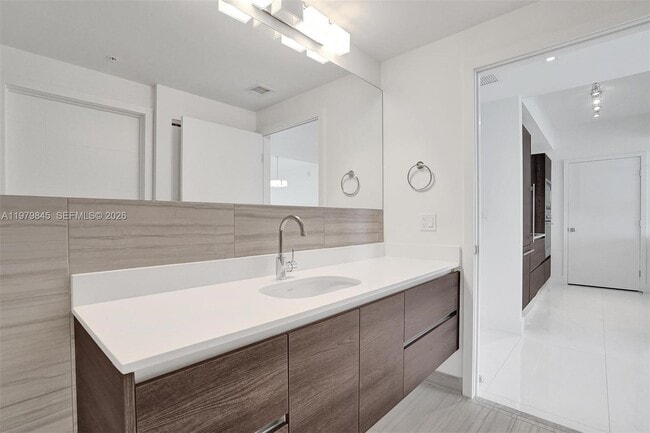 Building Photo - 301 Altara Ave