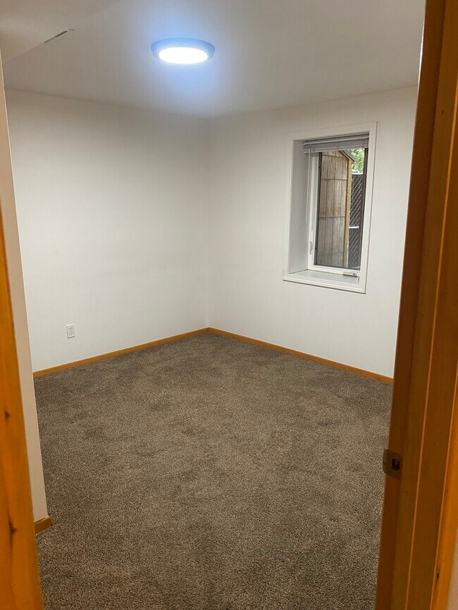 Building Photo - 132 N Bliss St