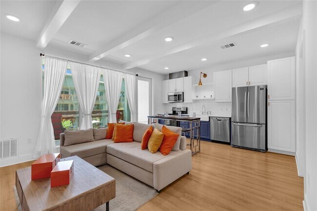 Building Photo - 4704 Sunset Trail