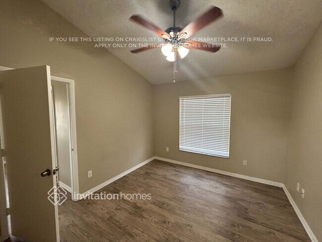 Building Photo - 2825 Mnr Hl Dr