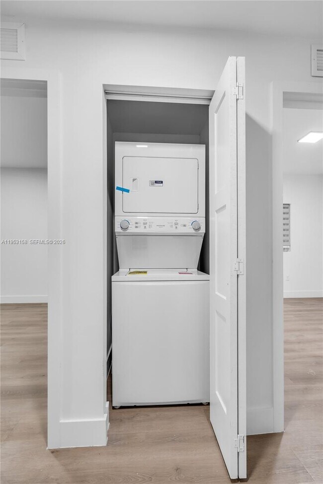 Building Photo - 3728 NW 19th Ave