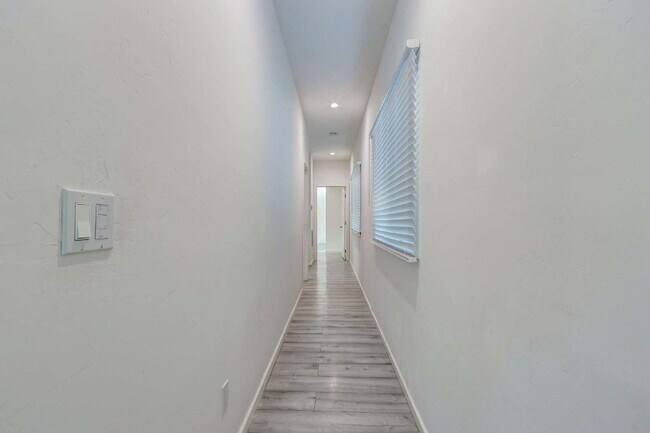 Building Photo - Private Yard Living with Modern Comfort in Costa Mesa