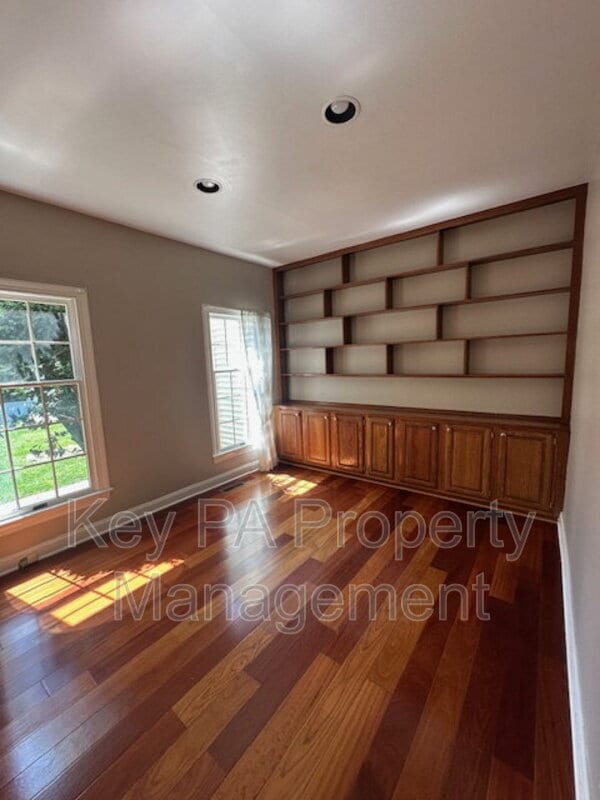 Building Photo - 16 Brookhollow Dr