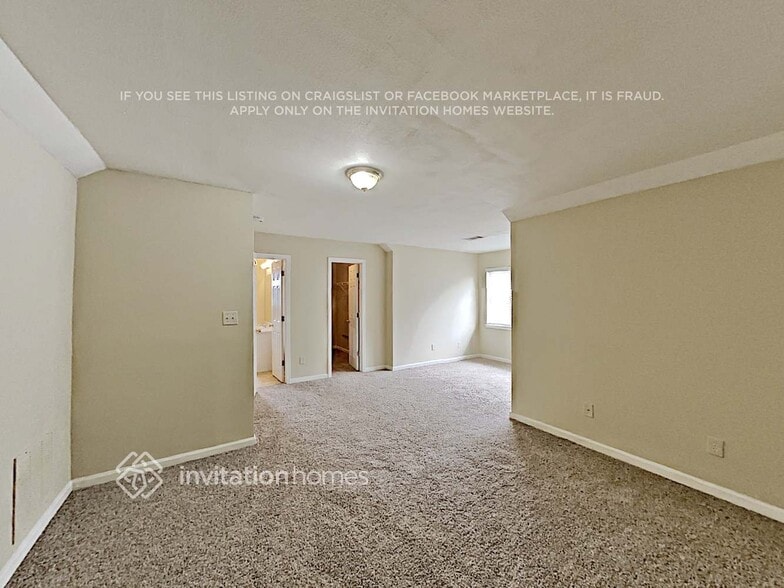Building Photo - 3700 Pointe Cir
