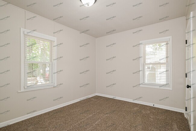 Building Photo - 529 La Motte Ln