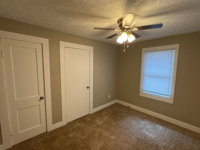 Building Photo - 2 Bedroom 1 Bath House $825! Adorable!