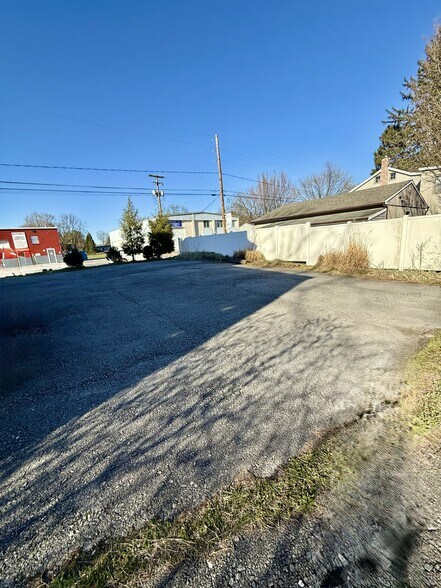 Parking lot - 628 W Market St