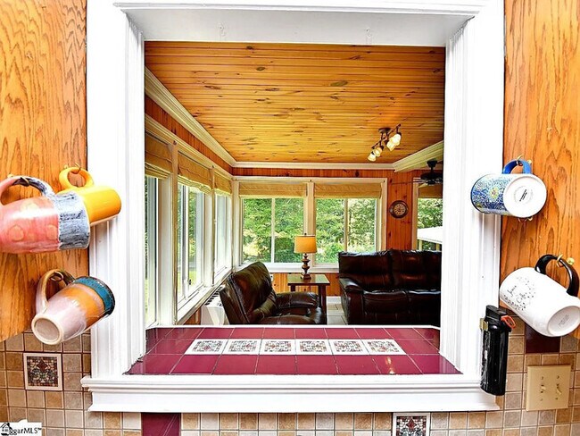 Building Photo - 713 Lindal Ct