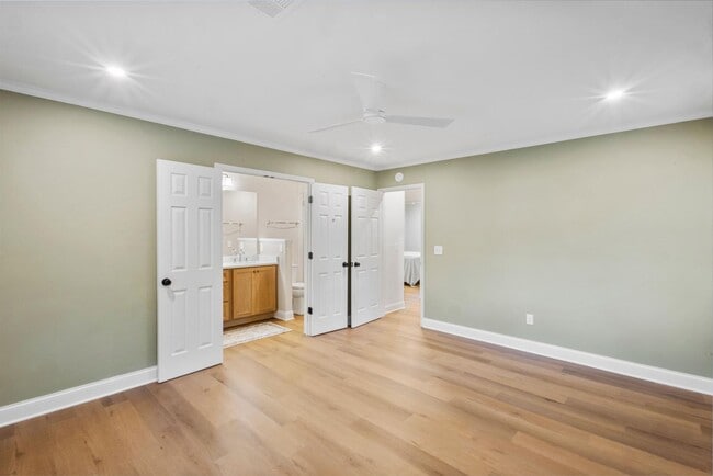 Building Photo - 550 N College St