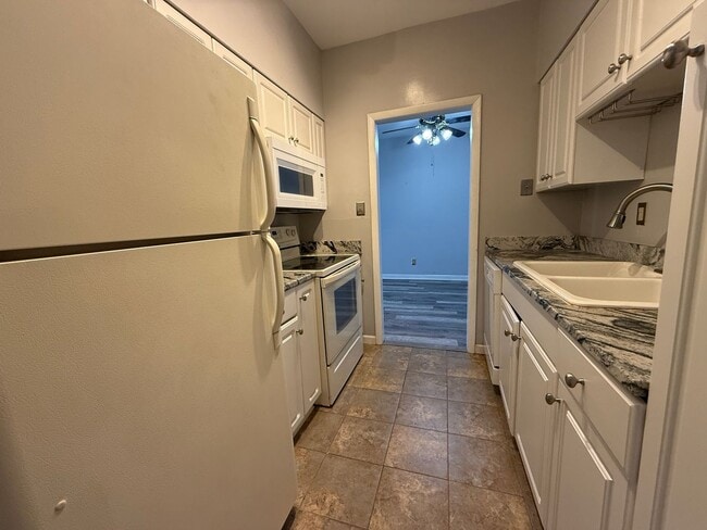 Building Photo - 5709 Lyons View Pike