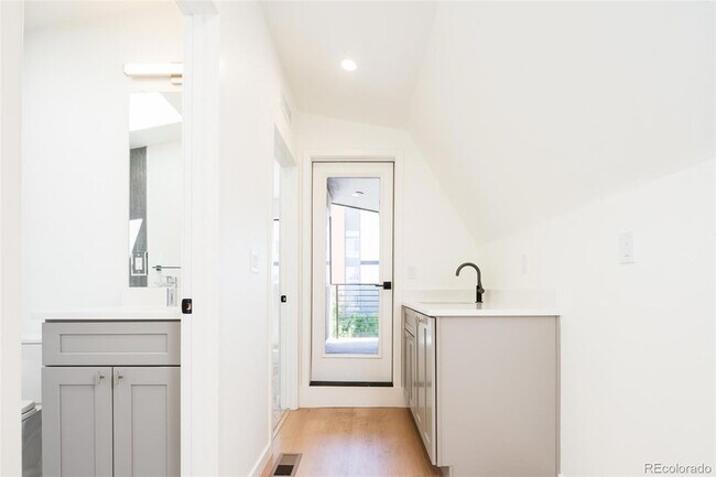 Building Photo - 267 S Jackson St