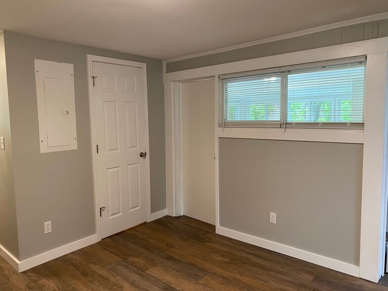 Dining Area - 302 Rose St
