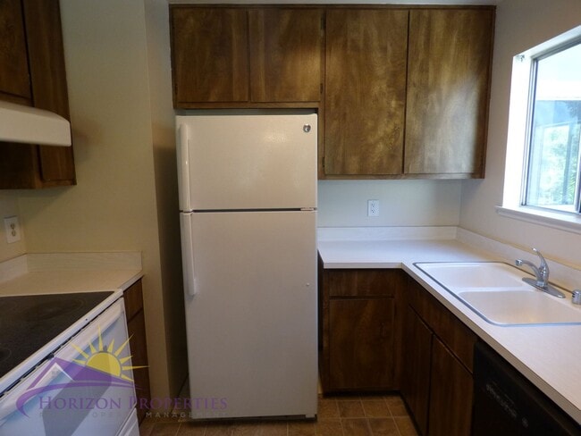 Building Photo - Condo in South Natomas, 2 Bed 2 Bath 840 sqft