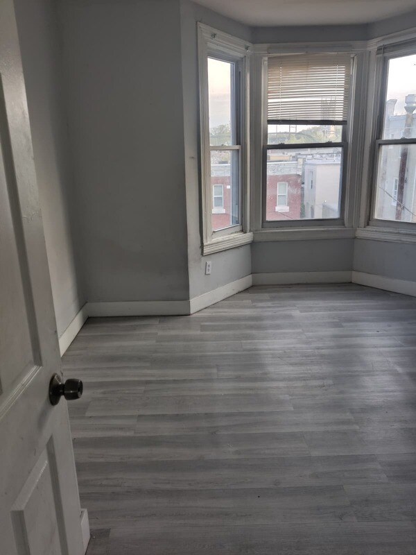 Building Photo - 5210 Master St