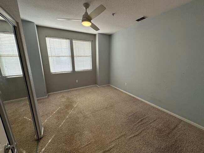 Building Photo - 2 Bed 2 Bath Townhouse W/ Attached Garage ...