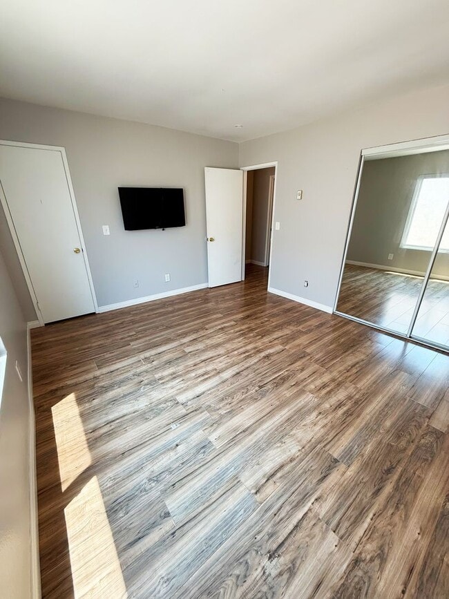 Building Photo - 2 Bed 1.5 Bath Townhome in Colusa Terrace ...