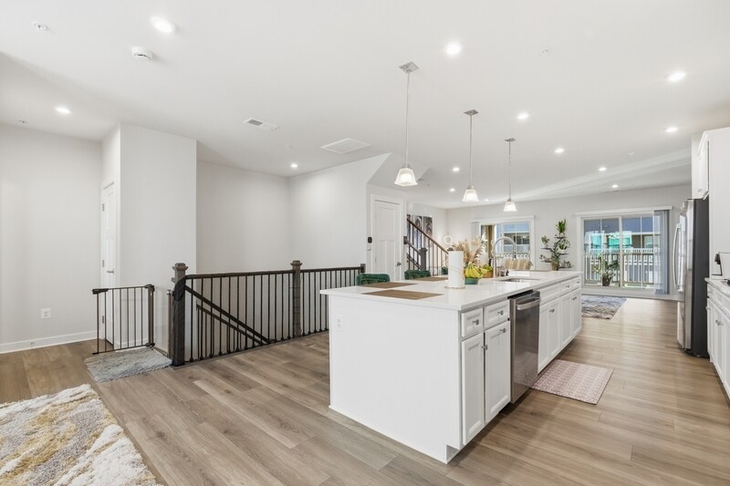 Building Photo - 2528 -B Verona Pl