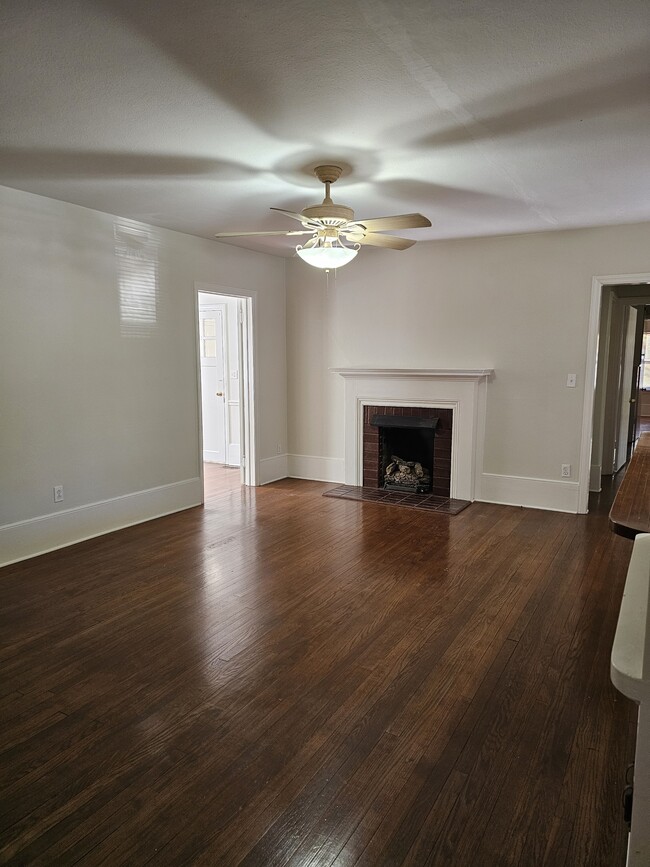 Building Photo - 1222 N Ridge Ave