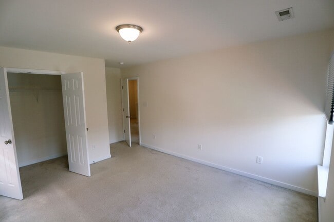 Building Photo - Spacious 4BR Home with Garage Steps from C...