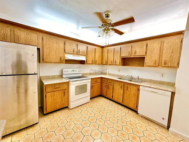 Building Photo - 8900 W Sample Rd