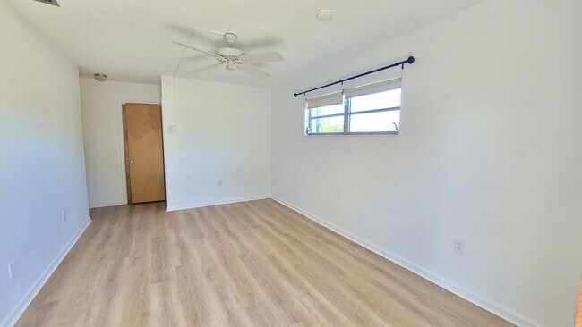 Building Photo - Beautiful Corner Lot Rental-Large 4 Bedroo...