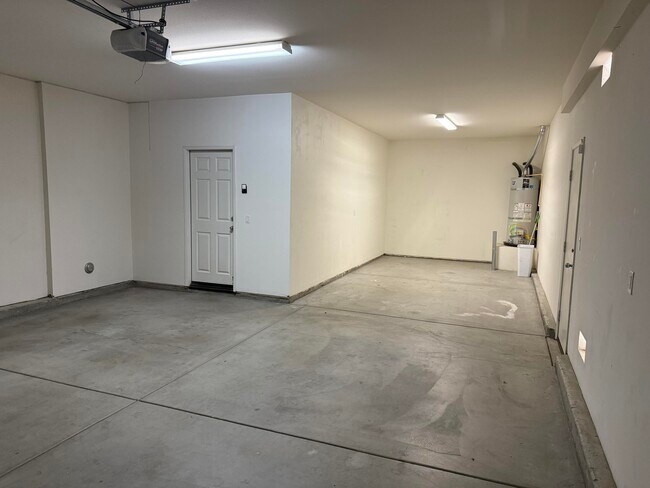 Building Photo - 43426 Lago Brezza Dr
