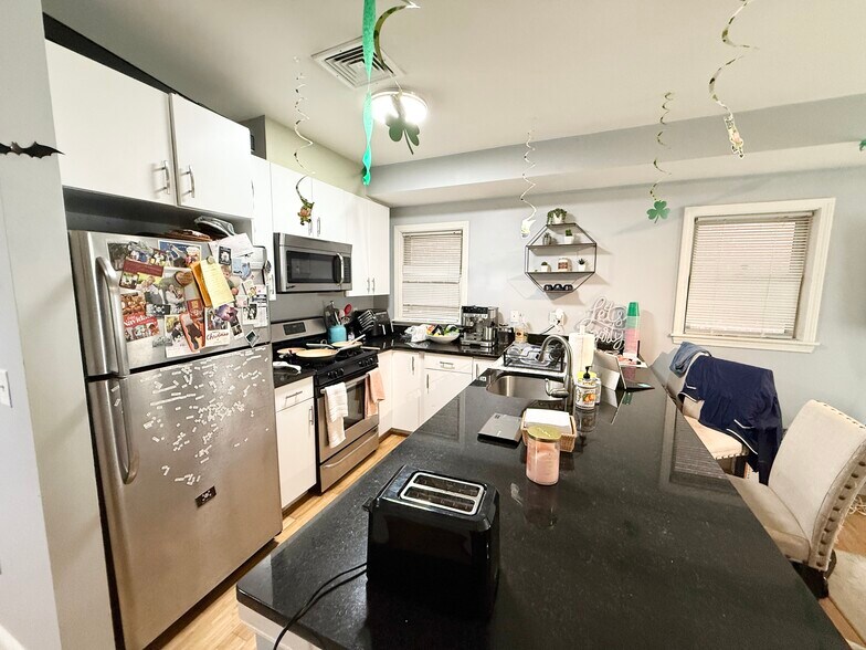 Building Photo - 203 W 3rd St