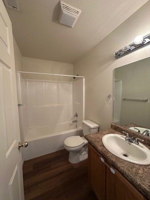 Building Photo - 1210 W Newlands Dr