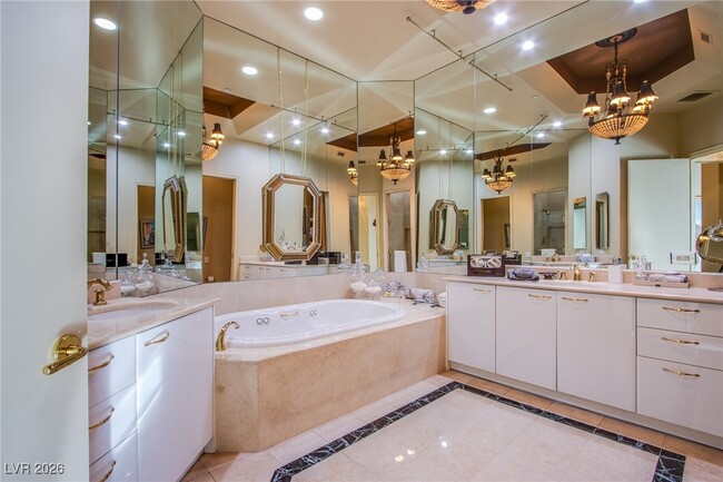 Building Photo - 2877 Paradise Rd